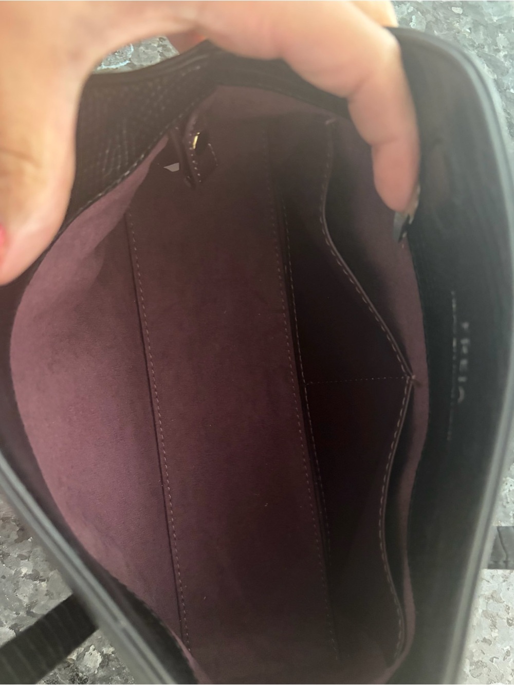 FREJA Black Croc-Embossed Shoulder Bag - Picture 4 of 5